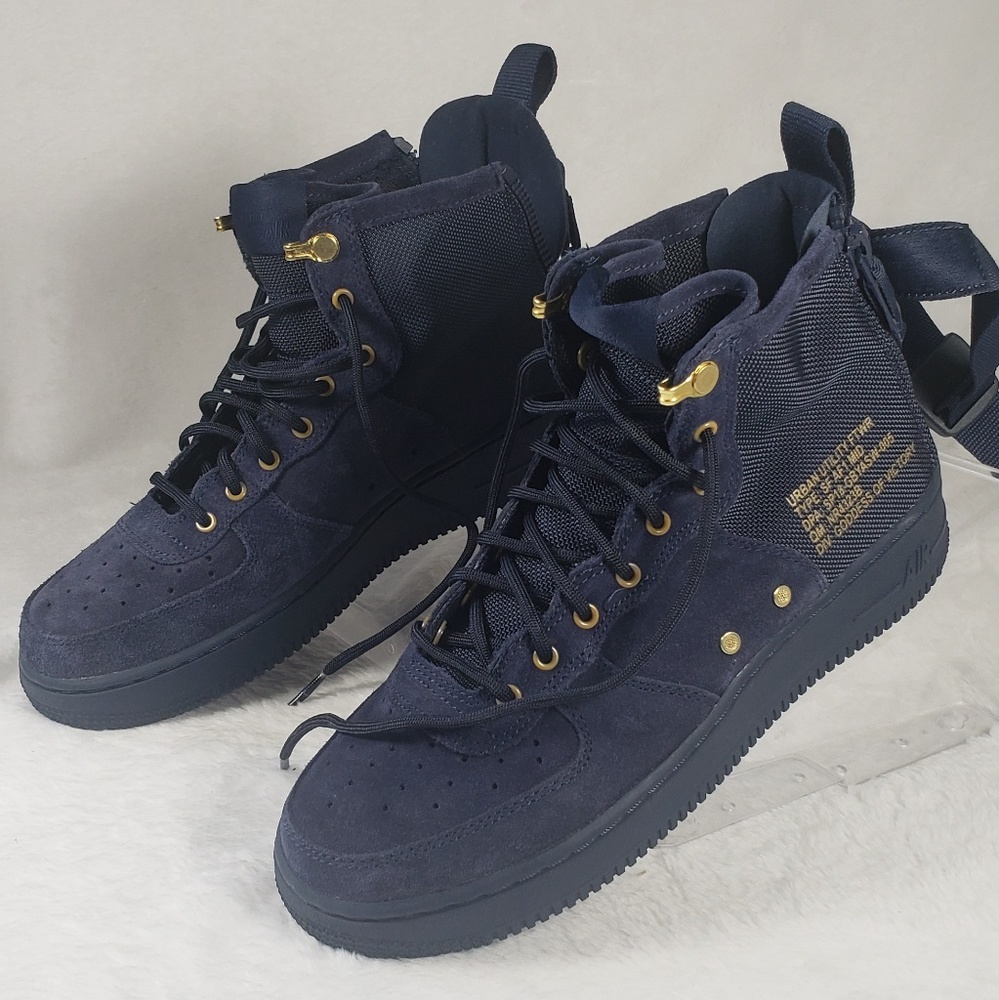 Nike - Picture 4 of 6